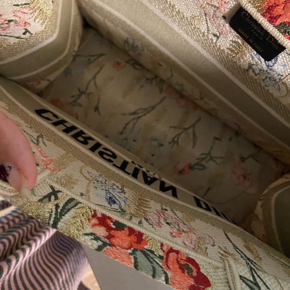 Christian Dior Hibiscus Tote 2021 Edition - Picture 6 of 6